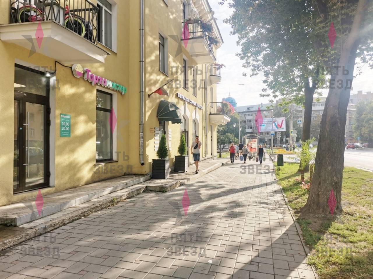 Сдается в аренду нежилое помещение на 1 линии ул. Красноармейская/ТРЦ Гудок. 
Центральный район деловой активности. 
Отдельный вход, функциональная планировка, витринное остекление , все коммуникации.
Рядом расположены остановки общественного транспорта, 