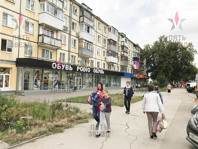 Сдается в аренду нежилое помещение с большим витринным...