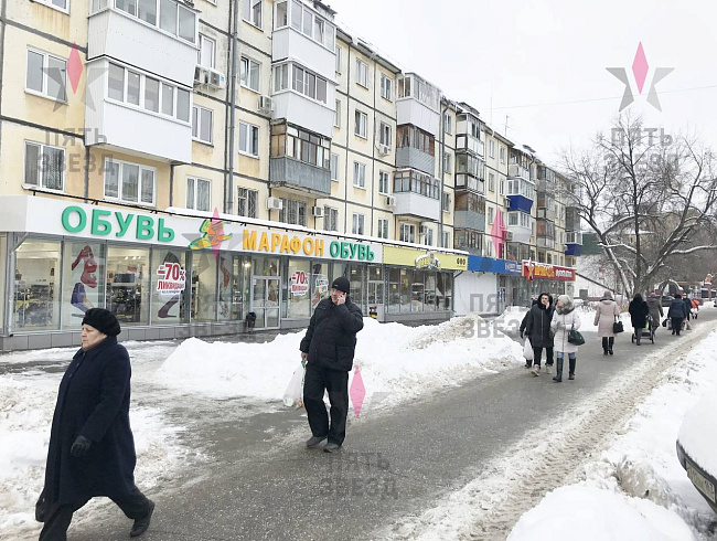 Сдается в аренду нежилое помещение с большим витринным...