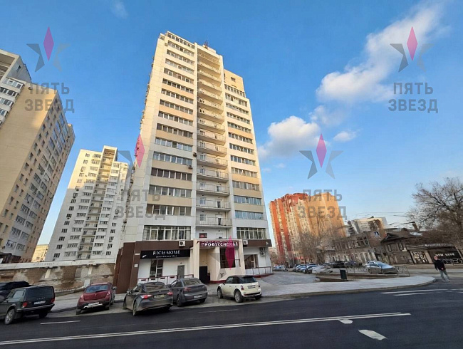 Продаётся светлая и очень уютная двухкомнатная квартира с изолированными комнатами на 15 этаже современного кирпичного дома. 
Уникальное предложение:
В стоимость квартиры входит Паркинг - 17 кв.м.