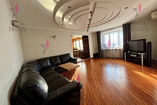 Продается большая 3-х комнатная квартира в районе Ипподрома на ул. Кирова/ул. Московское шоссе. Район с очень развитой инфраструктурой, рядом...