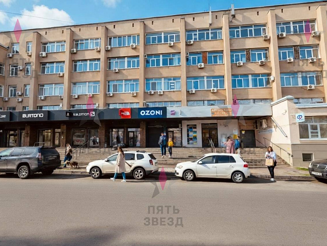 Продаётся нежилое помещение в центральном районе города. 
Объект находится в нежилом отдельно стоящем здании, на 4 этаже площадью 206 кв.м, 
В помещениях хорошее состояние, высота потолков — 3 метра, железобетонные перекрытия, все коммуникации, кондициони