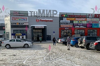 Аренда торговой площади в популярном торговом центре “Мир” около центрального входа. 

В ТЦ работают федеральные сетевые якорные арендаторы -...