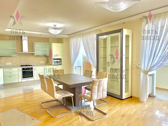 Продается просторная 3-к. квартира. Общая площадь 131,7...