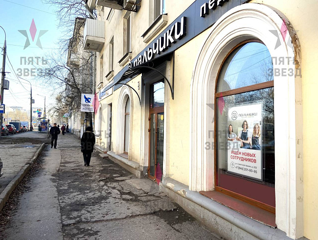 Сдается в аренду нежилое помещения на 1 линии ул. Советской Армии/Московское шоссе. 
Центральный густонаселенный район города с развитой инфраструктурой.
Рядом расположены остановки общественного транспорта, пешеходные переходы, магазины формата стрит-рит