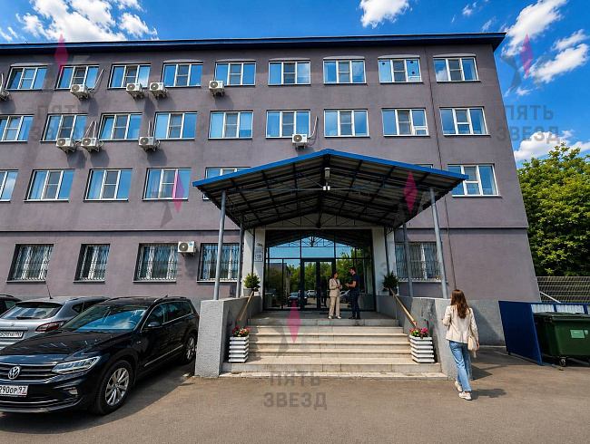 Современное 4-этажное Офисное здание общей площадью 2800 кв.м.
Сдается в аренду от 15 до 1000 кв.м.
Функциональная планировка позволяет эффективно использовать пространство: подойдет как для небольших офисов, так и для крупных компаний с отделами.
Два отд