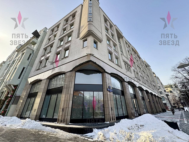 Сдаётся угловое помещение возле ЦУМ. Объект расположен в БЦ...