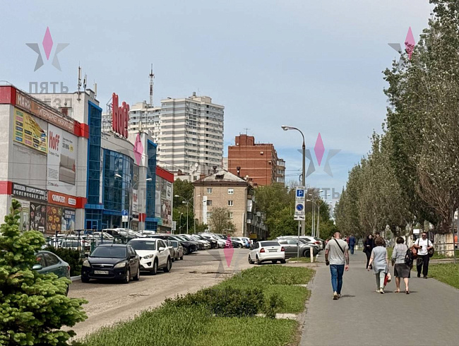 Сдаётся нежилое помещение в отдельно стоящем здании в торговом центре “Хофф”, расположенном на 1 линии одной из главных магистралей города Московское шоссе. 
Здание находится в центральном престижном районе города многоэтажной современной застройки - Октя