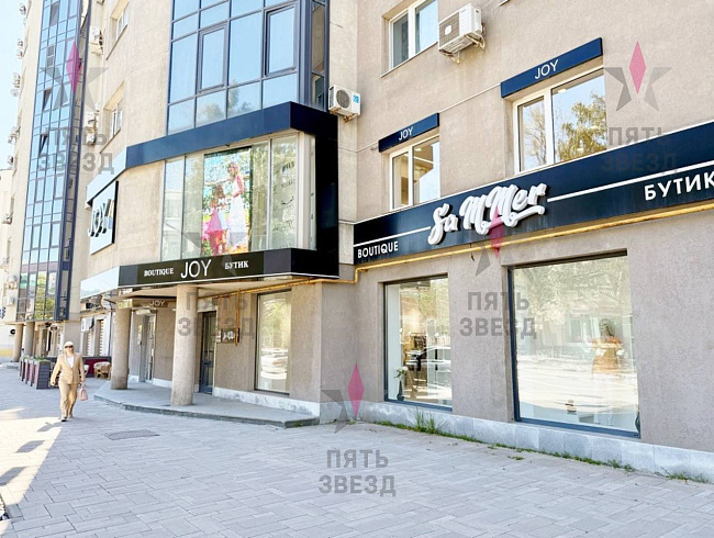 Продается нежилое помещение на 1 линии ул.Молодогвардейская/пл.Куйбышева. 
Престижная центральная часть города.
Отдельный вход, витринное остекление, качественный ремонт, функциональная планировка, все коммуникации.
Удобная транспортная развязка.
Рядом ос