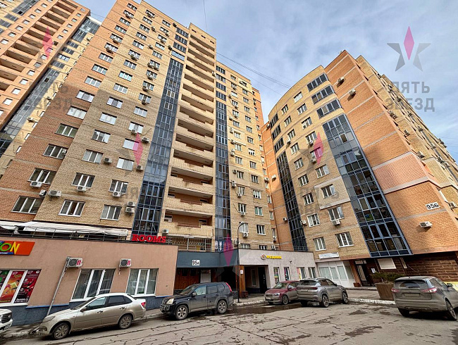 Продаётся универсальное помещение в жилом комплексе...