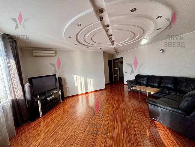 Продается большая 3-х комнатная квартира в районе Ипподрома...