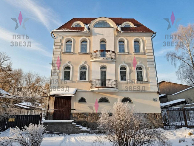 Продается 4-х этажный дом в исторической части города....