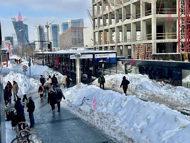 Продаётся нежилое помещение на 1 линии прямо у выхода из...